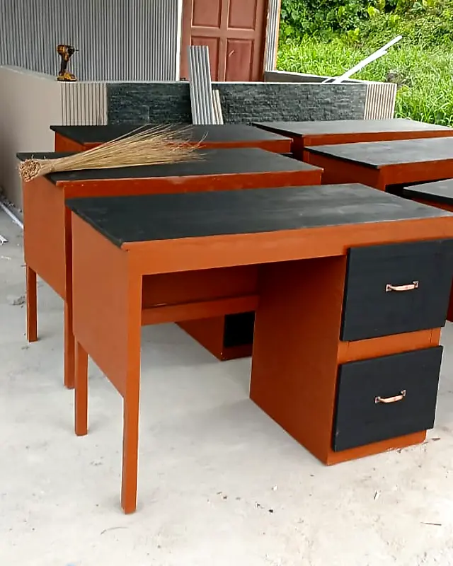 Two-tone office desks with black drawers – Lynn's Furniture